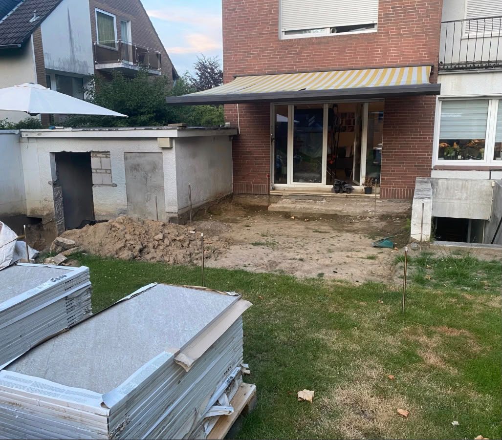 Vorher: unbefestigter Hinterhof
